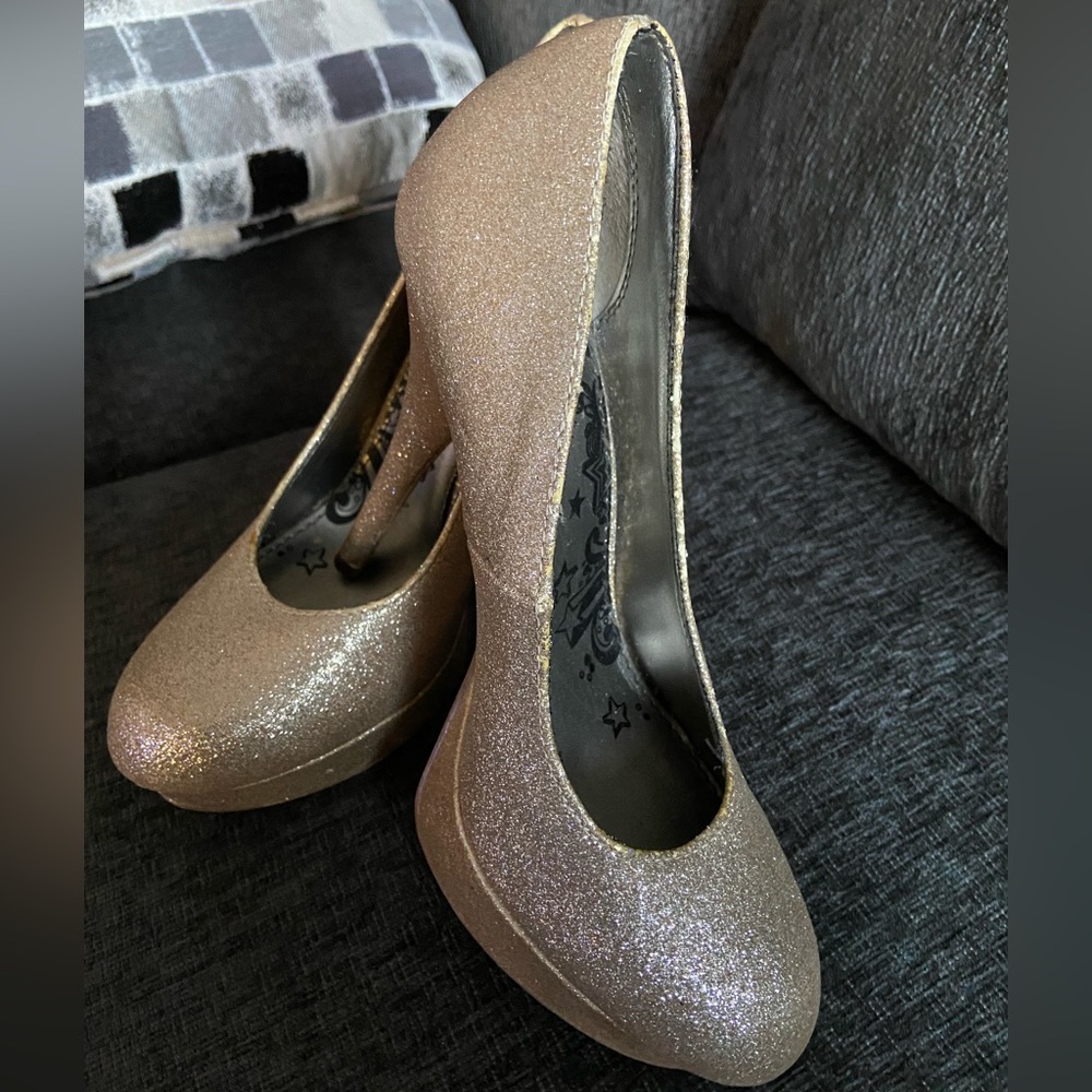 BRASH gold pumps